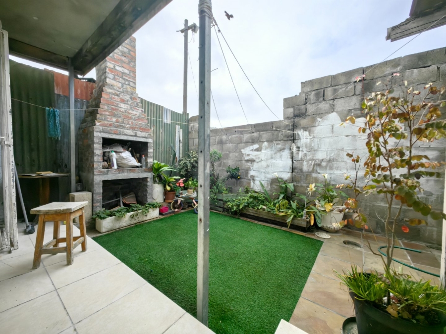 To Let 2 Bedroom Property for Rent in Lavender Hill Western Cape